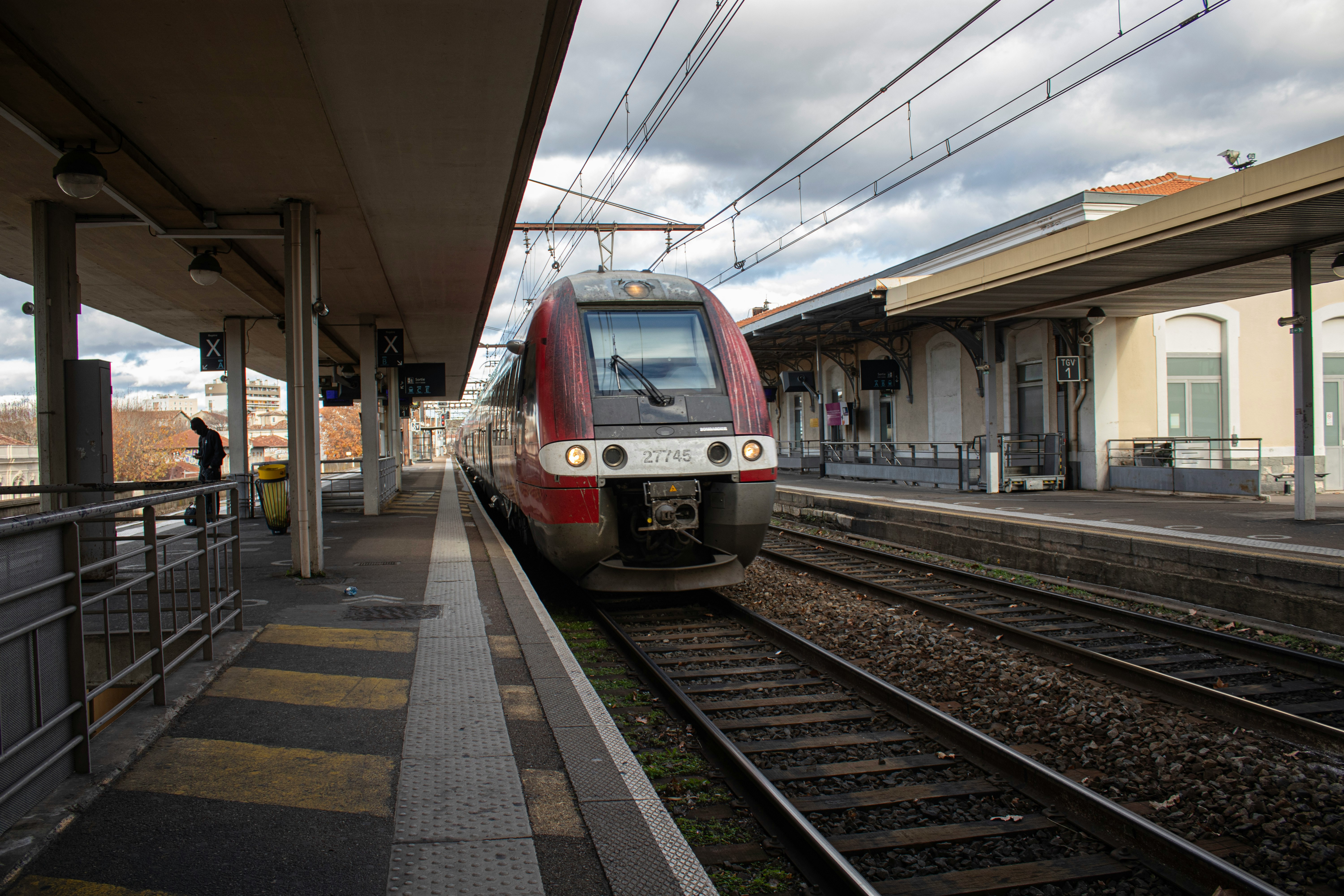 treno in stazione.jpg