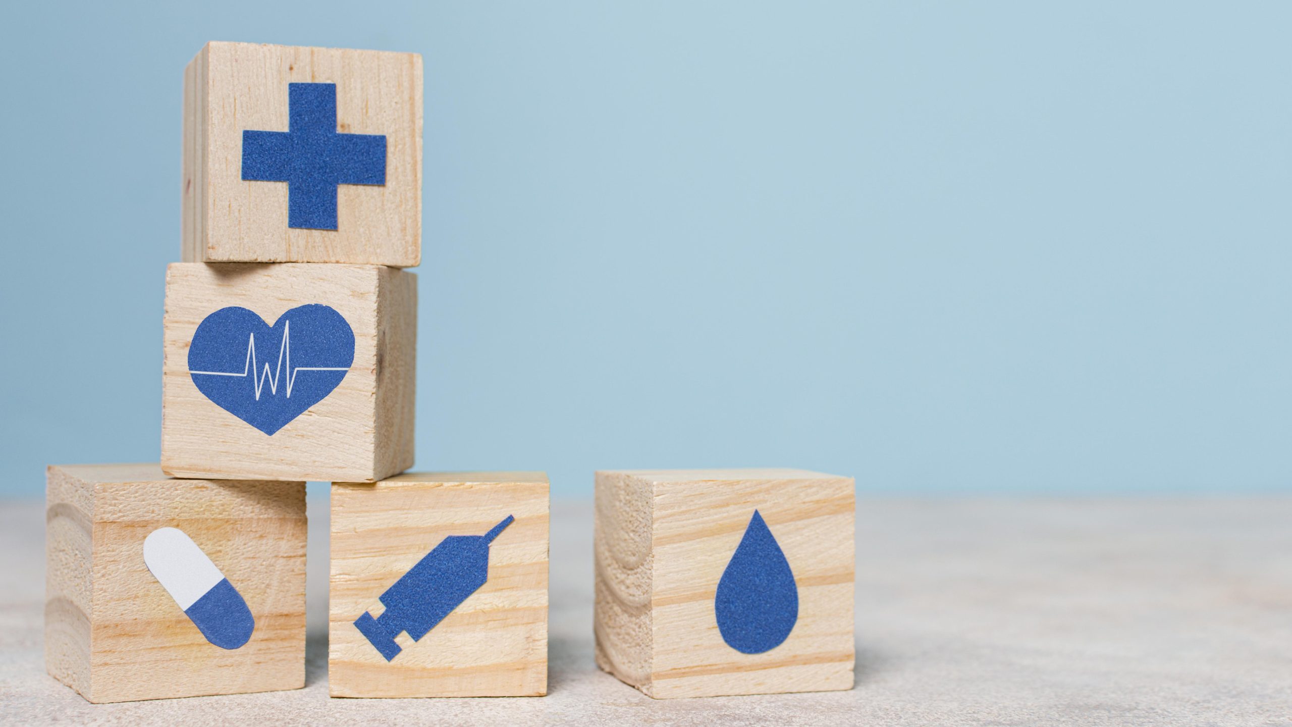 assortimento-di-vista-frontale-di-elementi-di-natura-morta-medica