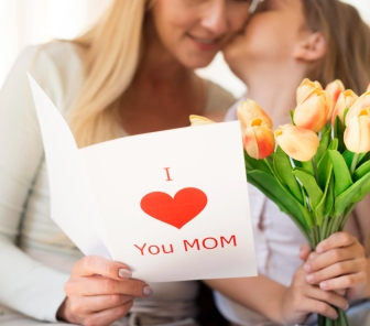 Festa della Mamma: dai regali più originali a quelli più classici, ci sono opzioni per tutte le tasche e per tutti i gusti!