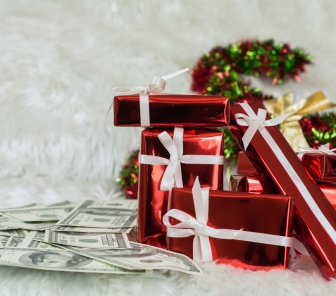 Tredicesime: dei 50,9 miliardi di euro incassati dalle famiglie per le tredicesime, ben poco rimarrà in tasca agli italiani.