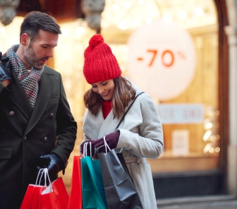 Saldi: Black Friday e aumenti in arrivo pesano sulla stagione dei saldi.