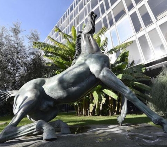 Rai: dopo il caso Bortone-Scurati nuova gaffe del servizio pubblico, che non dà tempestivamente notizia degli esiti delle elezioni francesi.