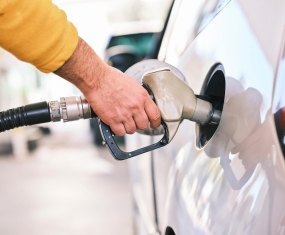 Carburanti: L’accisa scende, il prezzo della benzina no.